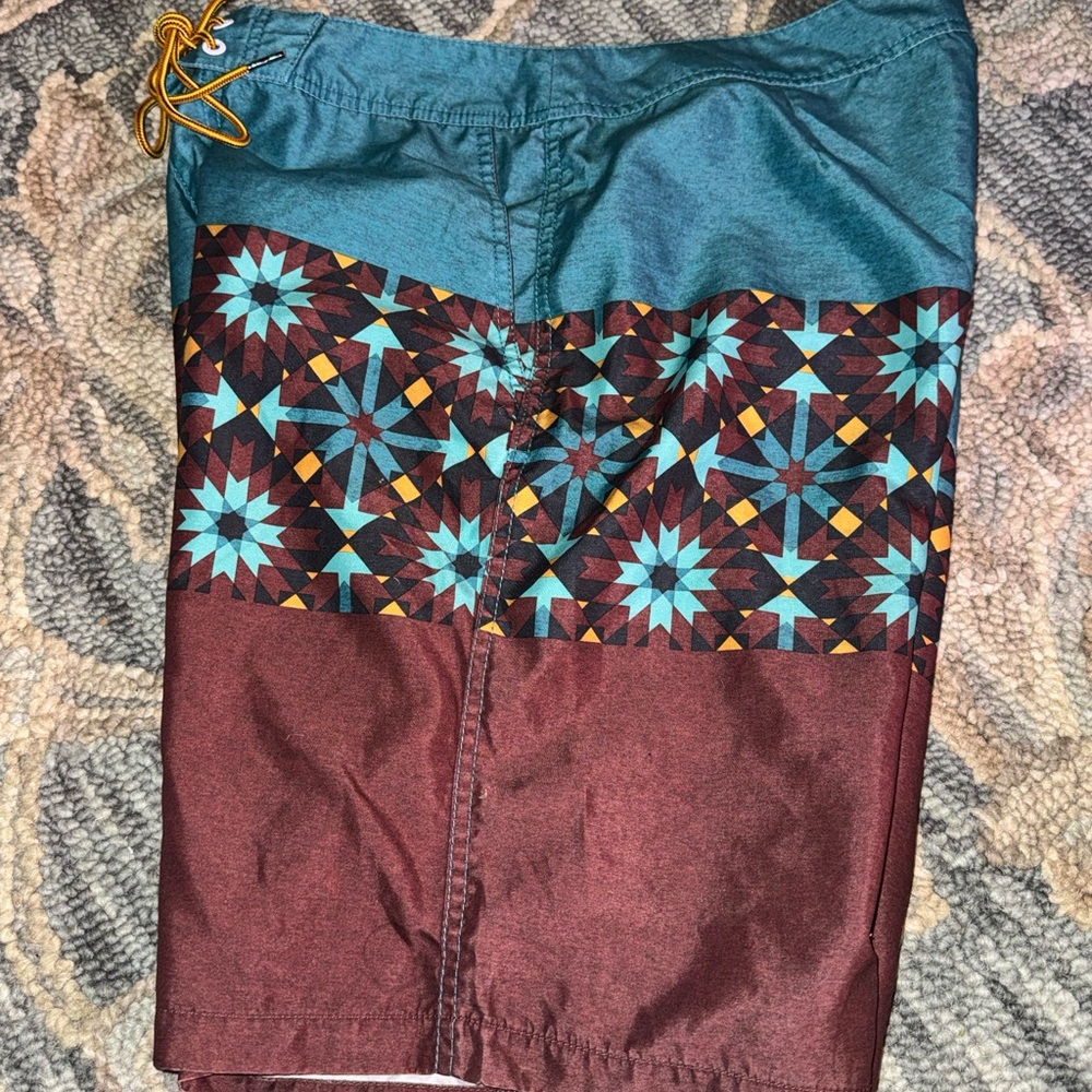 Geometric Patterned Shorts with Drawstring - Picture 10 of 12